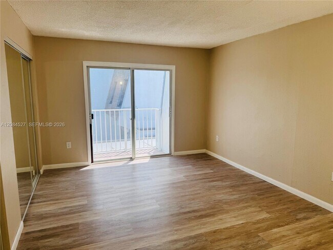 Building Photo - 6090 SW 41st St