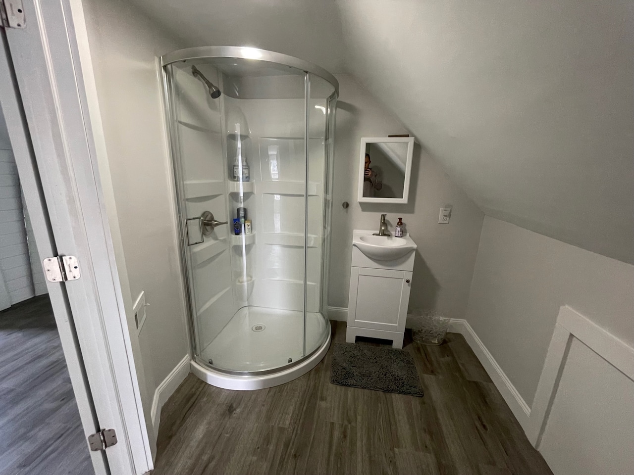 Upstairs Bathroom - 1443 Lakeland Ave
