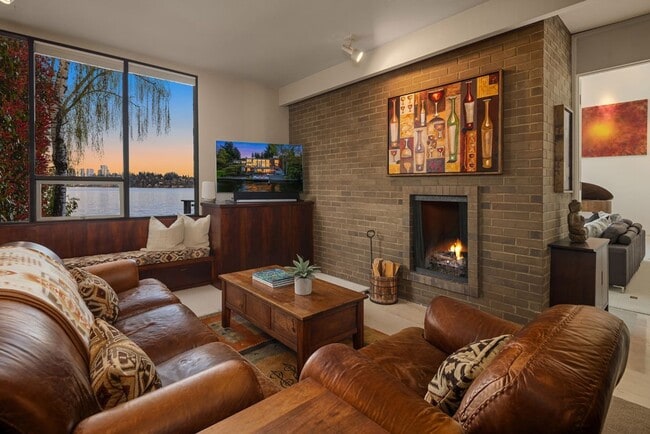 Building Photo - 3Bd/3.5Ba Mercer Island House