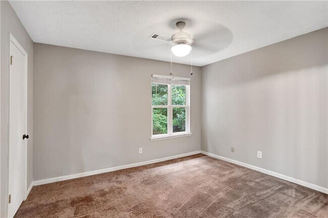 Building Photo - 1579 Springleaf Point SE