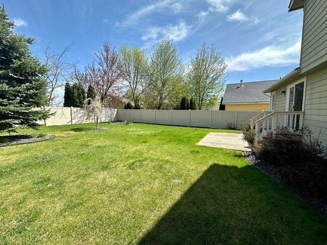 Building Photo - LARGE SINGLE FAMILY HOME ON CORNWALL (RPM#220)