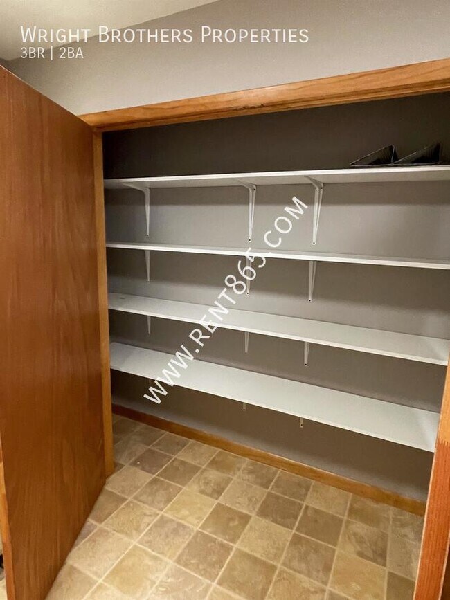 Building Photo - 4709 Lonas Dr