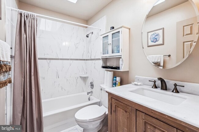 Building Photo - 10902 Valley Brook Dr