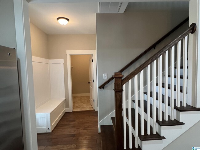 Building Photo - 5849 Longview Ln