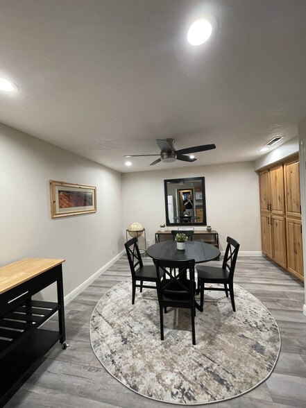 Building Photo - 3022 S Basswood Cir
