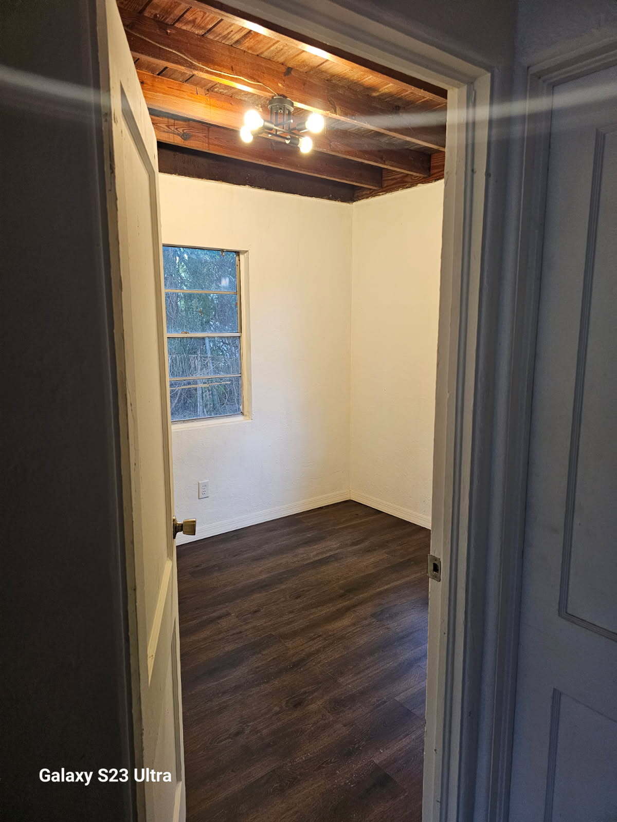 Building Photo - 617 Sears Ave NE