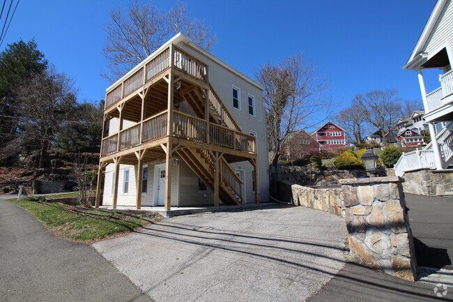 Building Photo - 272 Valley Rd
