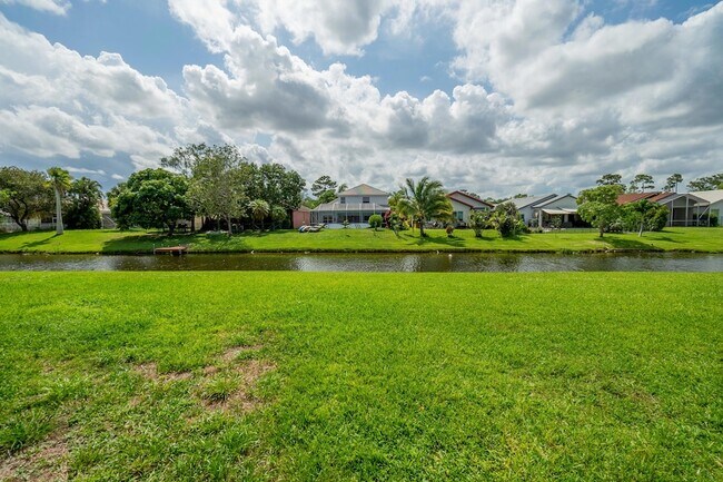 Building Photo - 12858 Spinnaker Ln