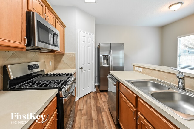 Building Photo - 6610 Albion Cresent Dr