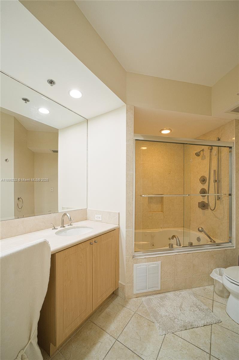 Building Photo - 3255 NE 184th St