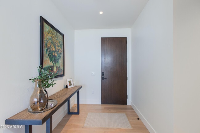 Building Photo - 5000 N Camelback Rdg Dr