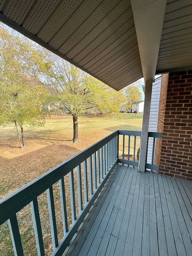 Building Photo - ONE MONTH RENT FREE Fully Renovated 2 Bed, 2 Bath Condo in South Charlotte