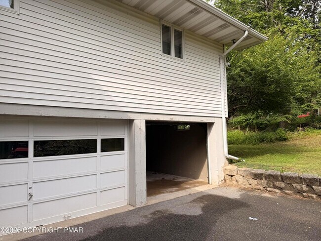 Building Photo - 308 Hemlock Ln