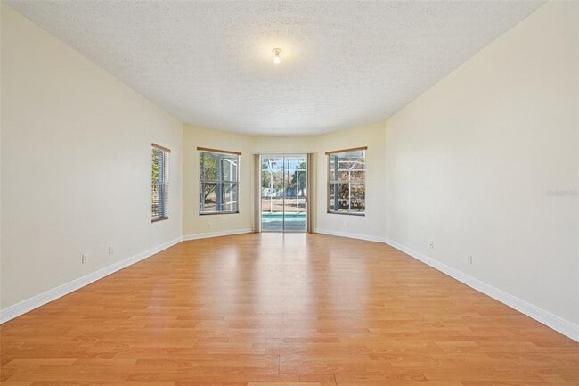 Building Photo - 918 Academy Dr