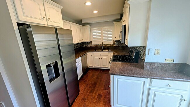 Building Photo - 10140 Palm Glen Dr