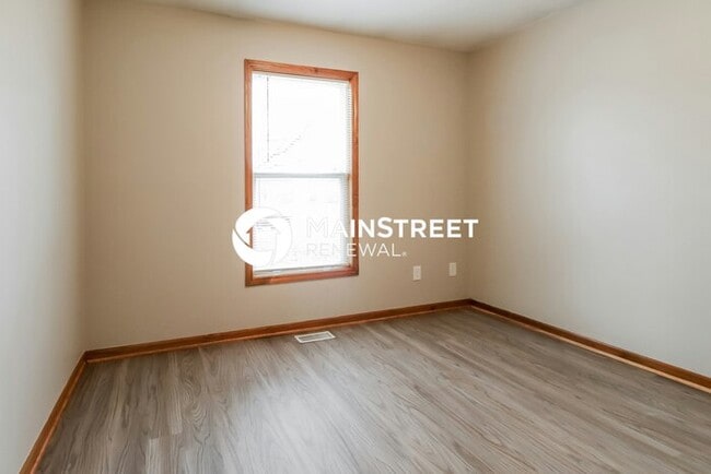 Building Photo - 4 Bedroom Pet-Friendly Home in Kearney, MO with Main Street Renewal