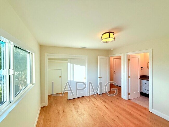 Building Photo - 4762 Charters Ave