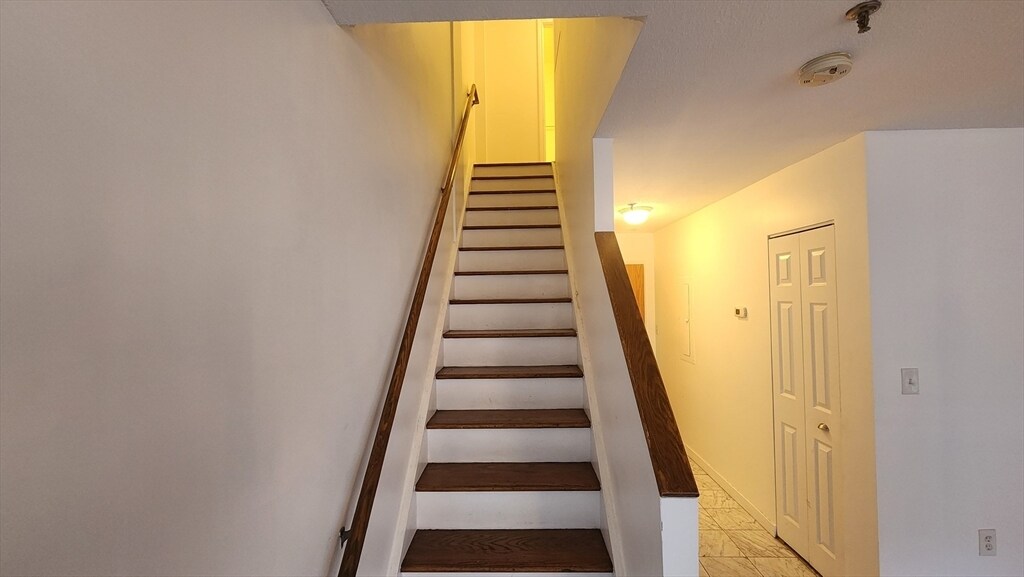 Building Photo - 190 Kelton St