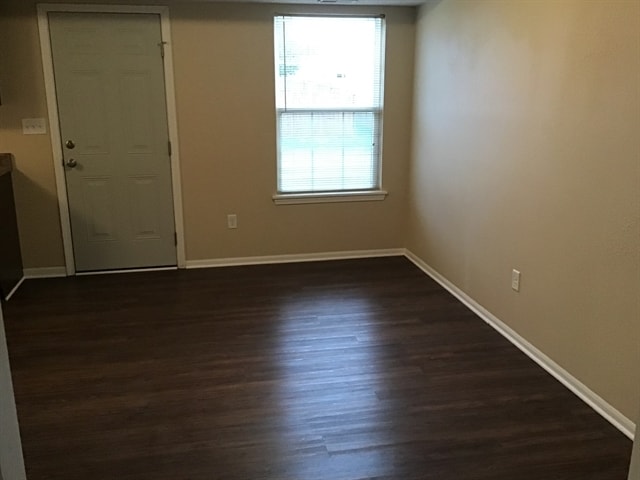 Building Photo - 7352 Woodside Dr