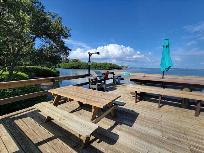 Building Photo - 1515 Pinellas Bayway S