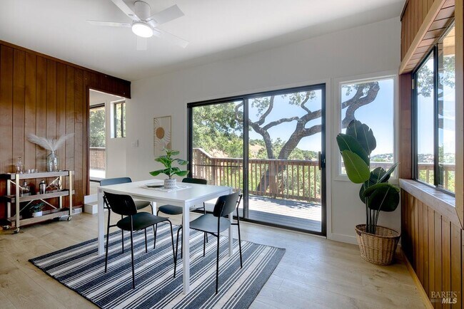 Building Photo - 76 Oak Springs Dr