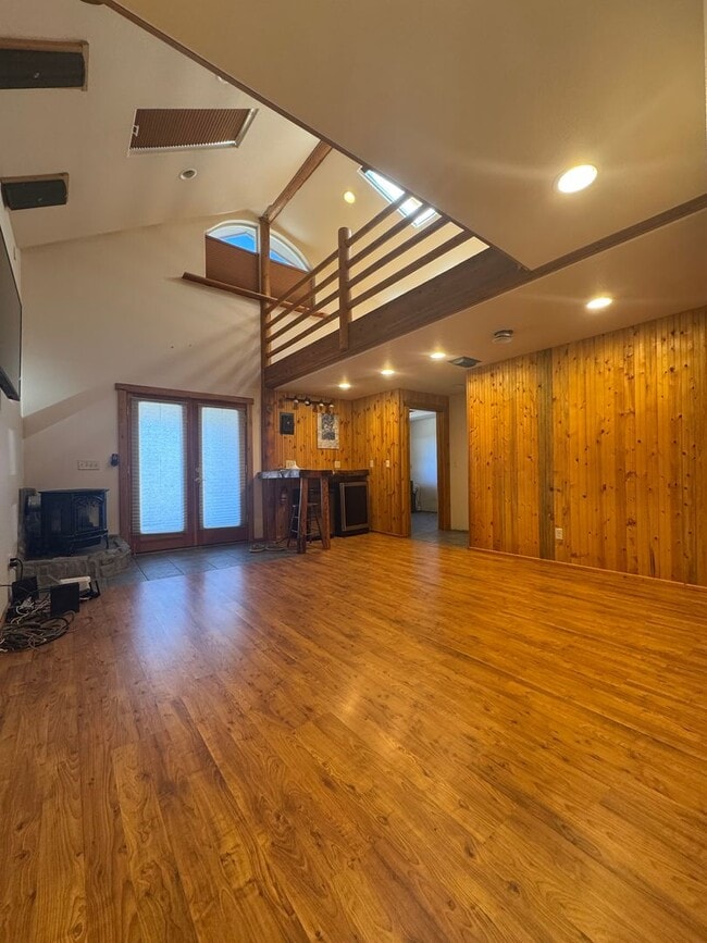 Building Photo - Idyllic 3bd, 2ba Retreat with Loft on 2+ A...