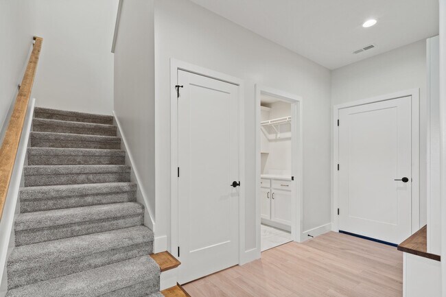 Building Photo - 2801 Easley Cabin Cir
