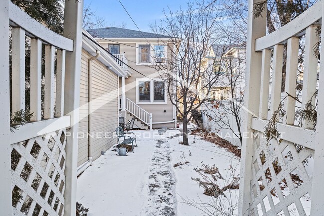 Building Photo - Charming 2-Bed 1.5 bath 2 Floor Rental in ...