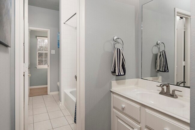 Building Photo - 31 Bluff Creek Pl