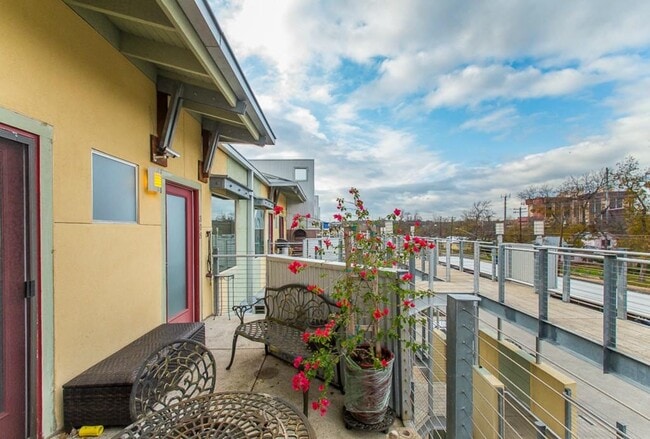 Building Photo - 41 Waller St