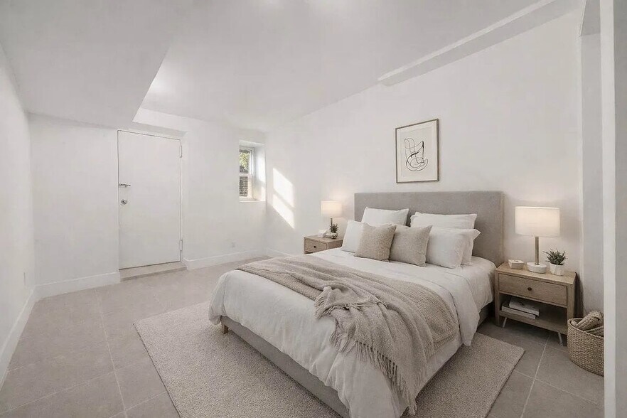 Building Photo - 518 E 83rd St