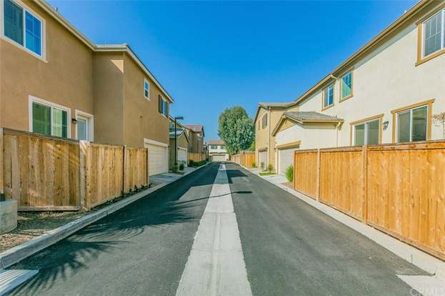 Building Photo - 4959 Camarillo Ln