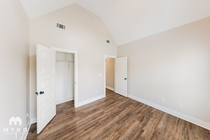 Building Photo - 196 Rossburg Dr