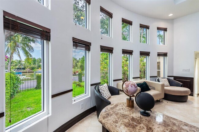 Building Photo - 1051 NE 89th St