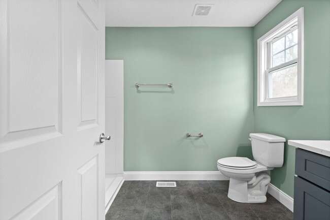 Building Photo - 3 Bedroom 2 Bath Renovated Pet Friendly Home For Rent!