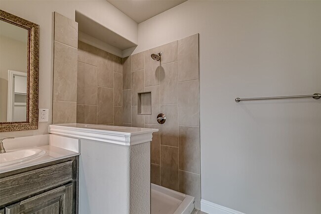 Building Photo - 327 Sweetspire Dr