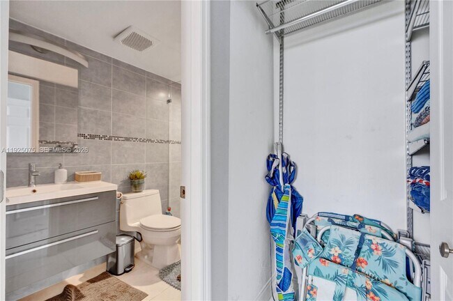 Building Photo - 9273 Collins Ave