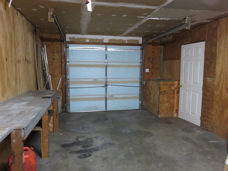 Building Photo - 7 S Daisy Ave