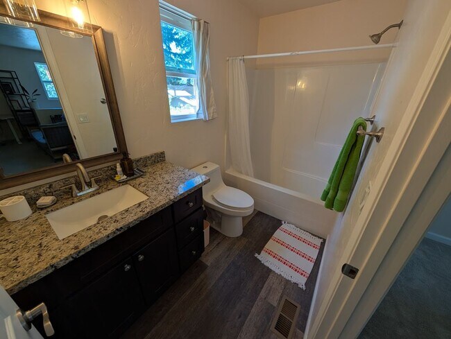 Building Photo - Newer contemporary home right downtown, al...