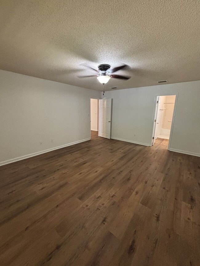 Building Photo - 2 Bed 2 Bath Pelham Available for immediat...