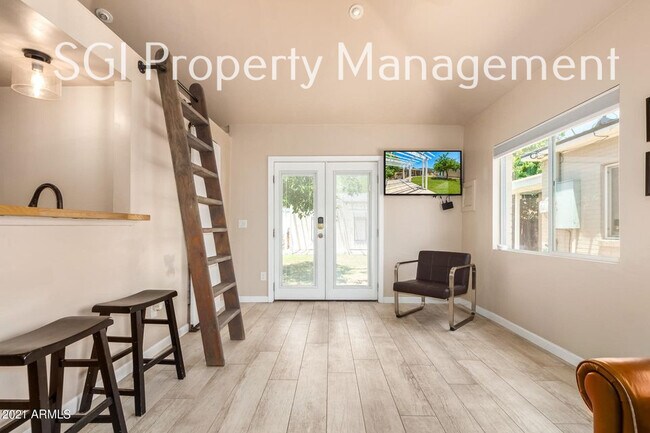 Building Photo - 1315 W Holly St