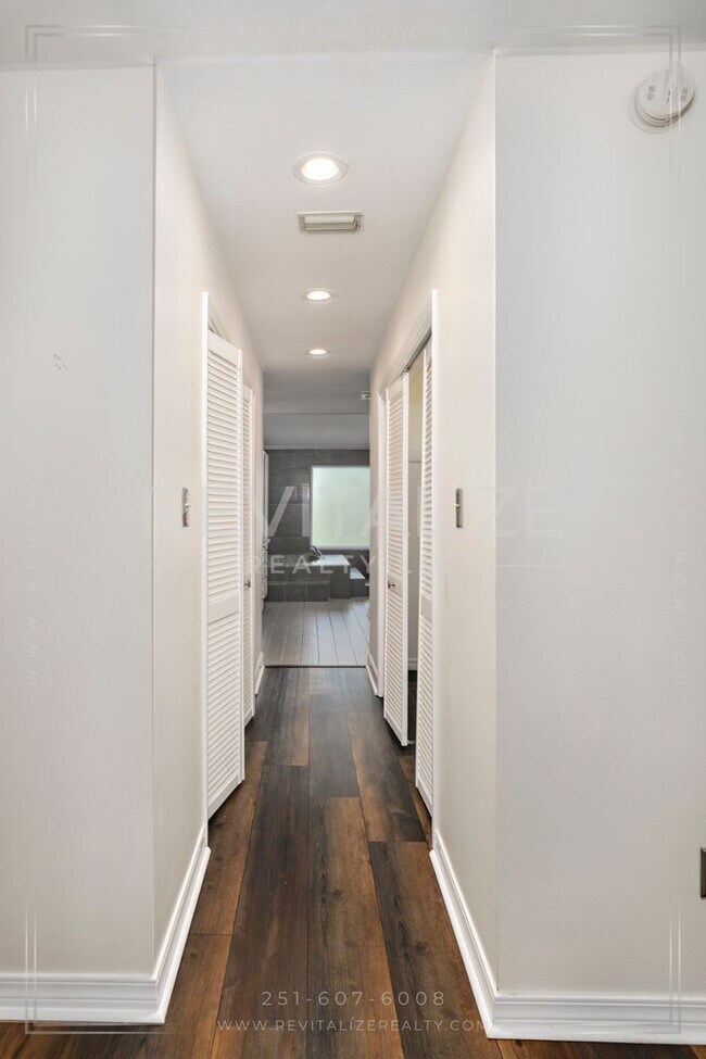 Building Photo - **COMING SOON** Stunning 2 Bedroom/2.5 Bat...