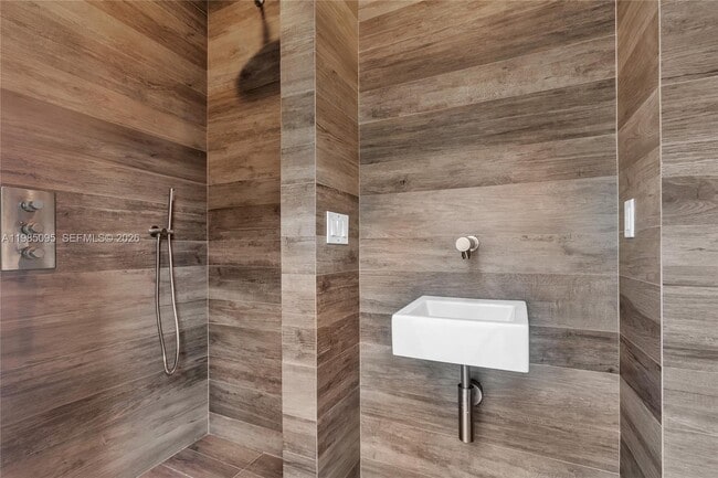 Building Photo - 776 NE 74th St