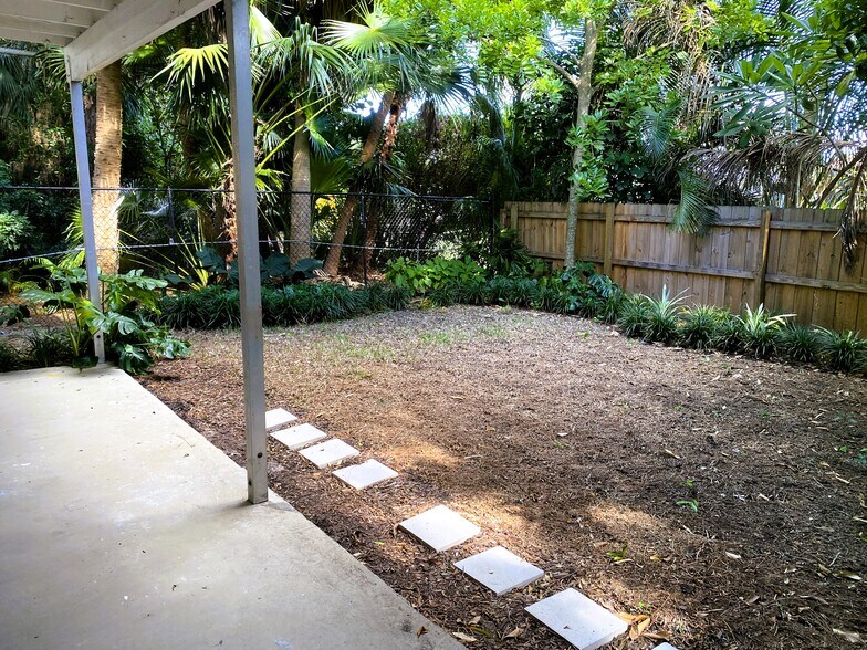 Building Photo - 9345 Green Meadows Way