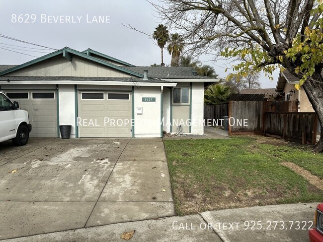 Primary Photo - Well Kept 2 Bed, 1.5 Bath Duplex in great ...