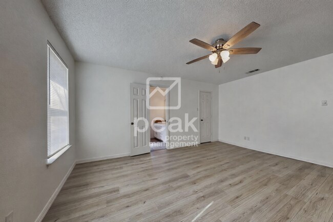 Building Photo - $2199! 3 Bed 2 Bath in Watauga! All appliances INCLUDED!