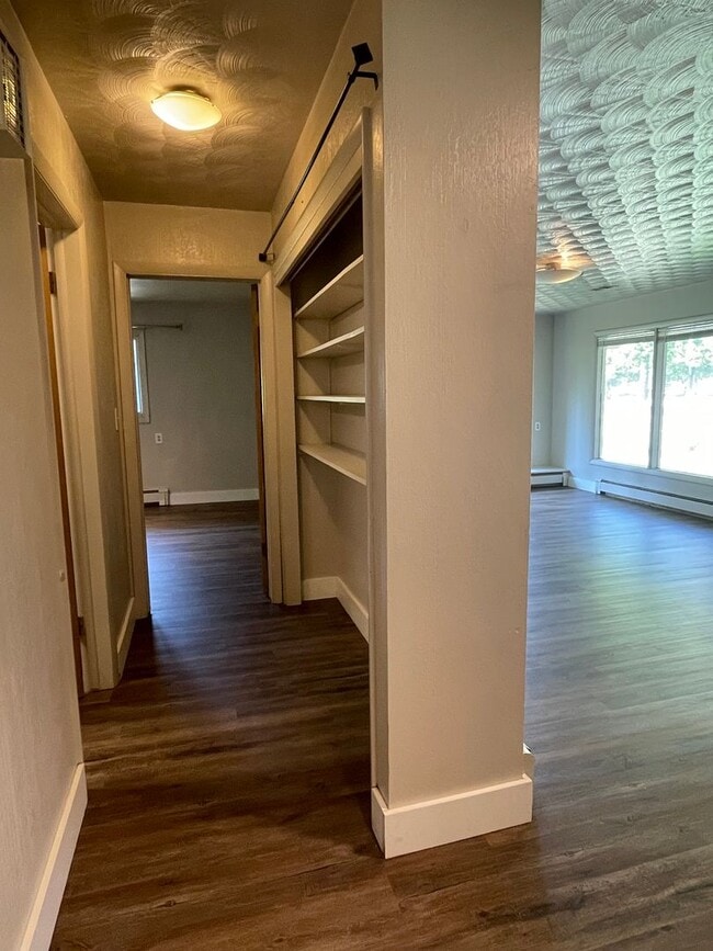 Building Photo - STUDENTS WELCOME! Sprawling Ranch Style 3 Bedroom 3 Bath Home w/ finished basement in Midtown For...