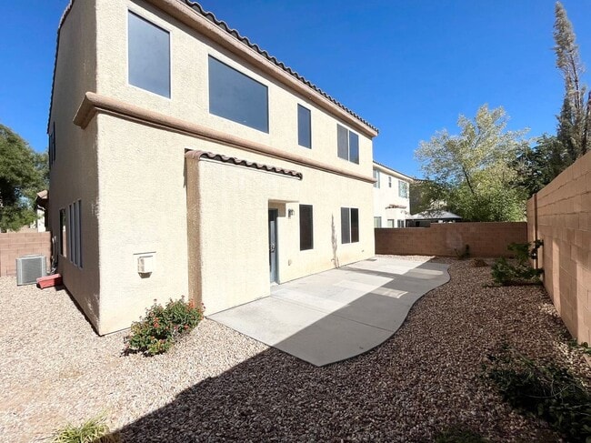 Building Photo - Beautiful 2 story single family house