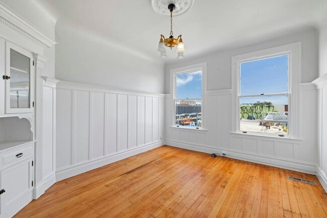Building Photo - 263-267 South Van Ness Avenue, Unit 265