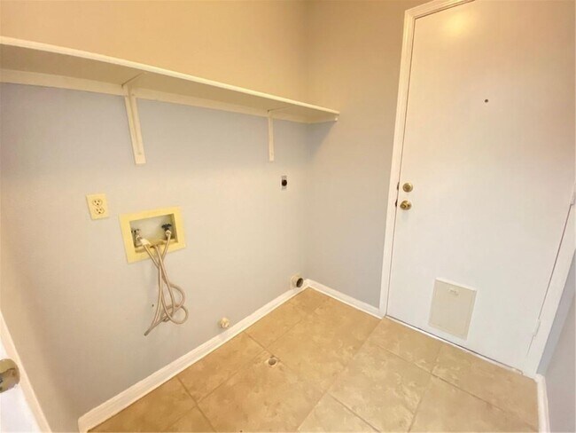 Building Photo - 16916 Dorman Dr